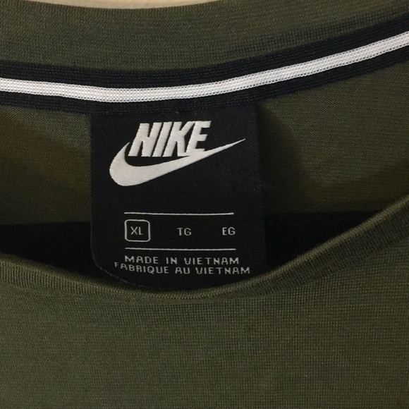 NWOT olive green black and white Nike cropped tees - Picture 2 of 8
